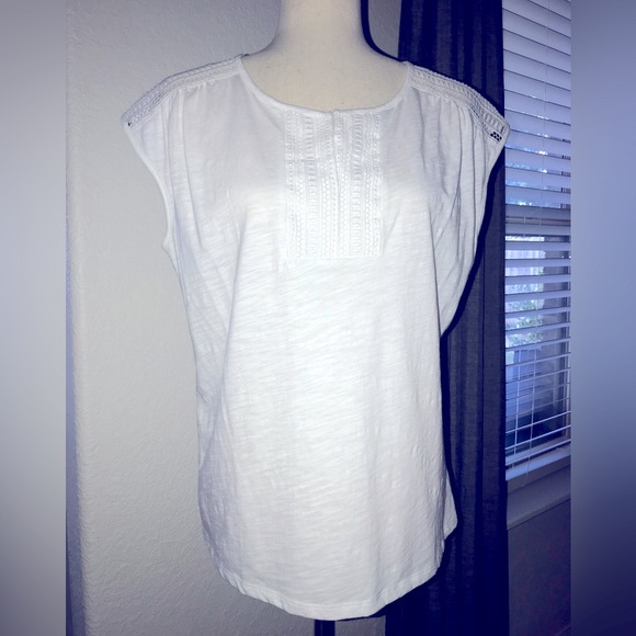Liz Claiborne White T-Shirt Size Medium Eyelet Lace Burnout Effect Short Sleeves - Picture 11 of 12